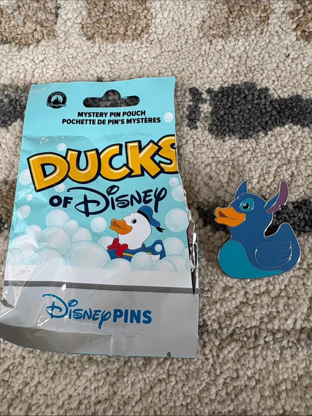 Ducks of Disney trading pin (Stitch) - Disney Parks item 🦆 (Brand New)